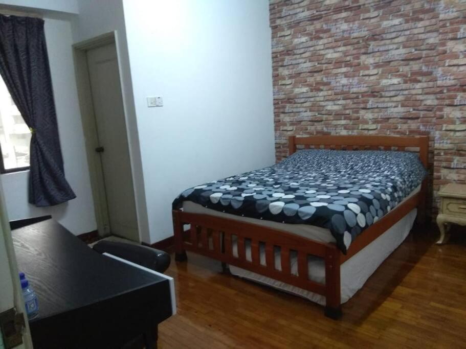 3Rooms 10Pax Mc 5 Star Hotel Sofa&Bed Mrt Mcd Axiata Seri Kembangan Exterior foto